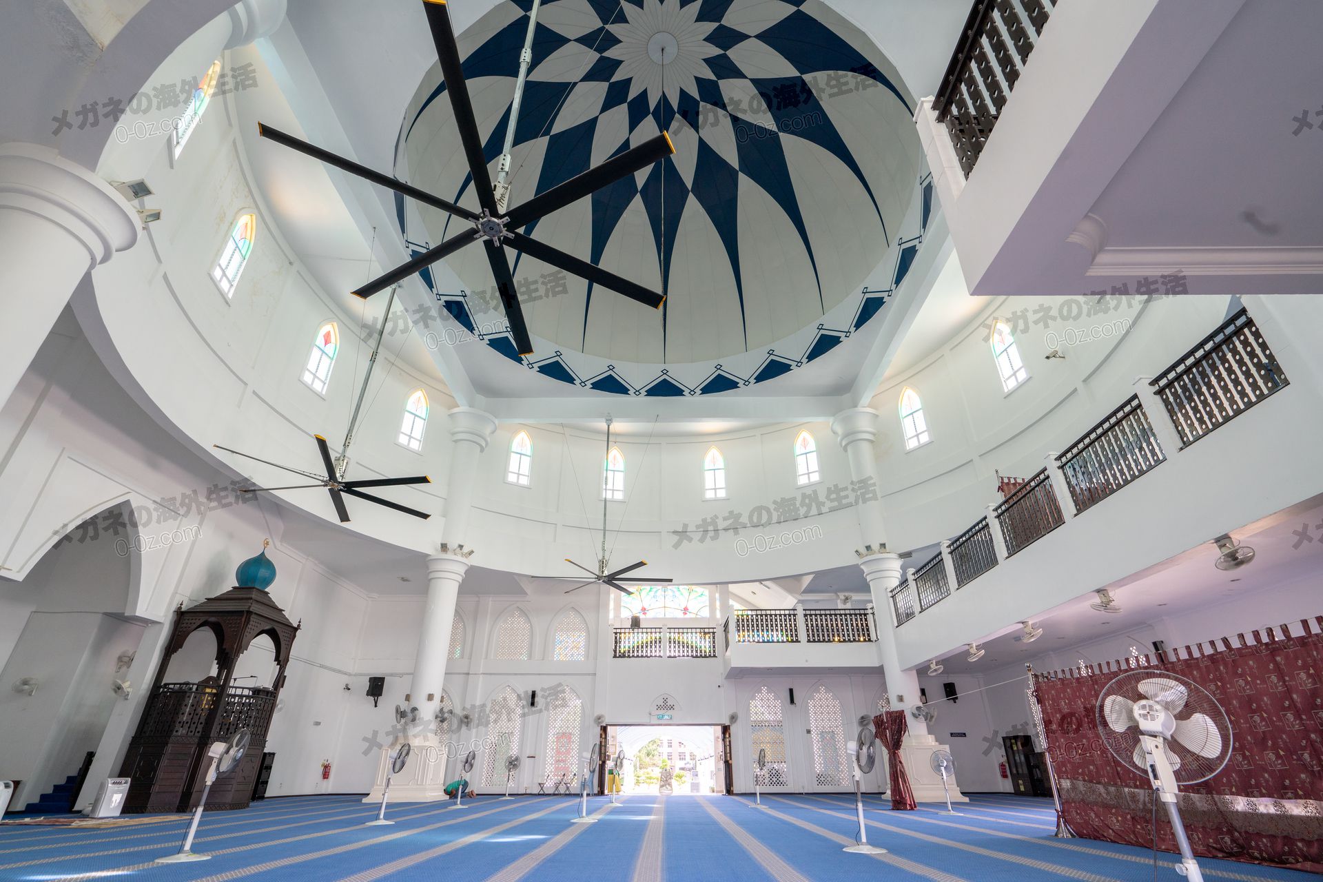 水上モスクの内部